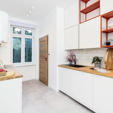 Tangerine Cloud 1Br For 4 - Next To Train Station Lägenhet