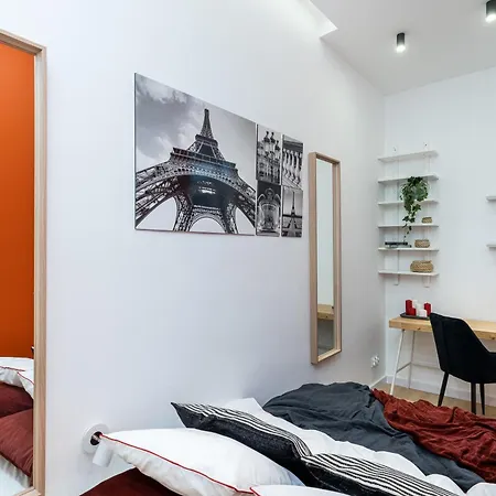 Tangerine Cloud 1Br For 4 - Next To Train Station *