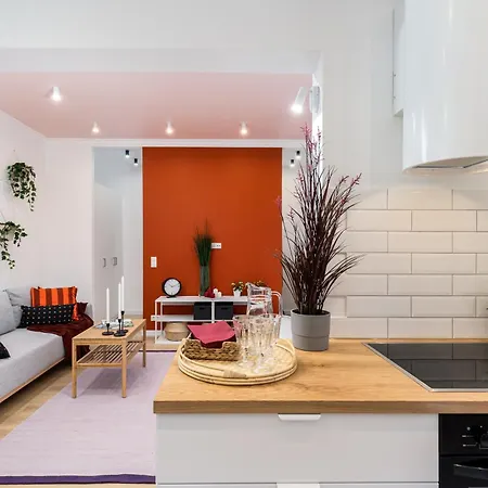 Tangerine Cloud 1Br For 4 - Next To Train Station Lägenhet *