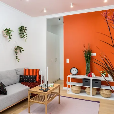 Tangerine Cloud 1Br For 4 - Next To Train Station Lägenhet